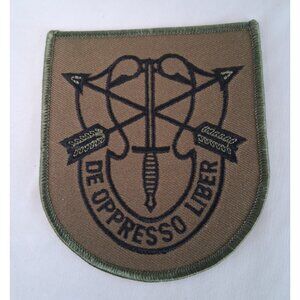 US Army Special Forces SF Patch De Oppresso Liber Green Beret OD Surplus NOS